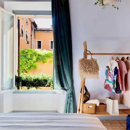 Apartment Hidden Gem In Center - Steps From Colosseum Rome